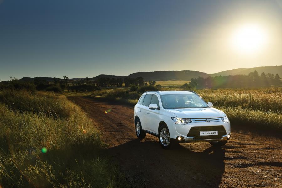  Mitsubishi Outlander 2015 года  (ZA) (фото 6 из 10)